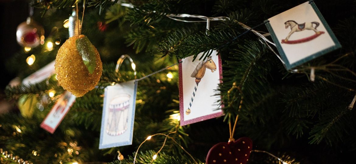 Kinderauto als kerstgeschenk