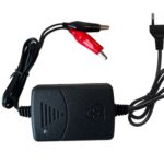 12 volt 1300mA oplader met klemmen voor loodaccu's.